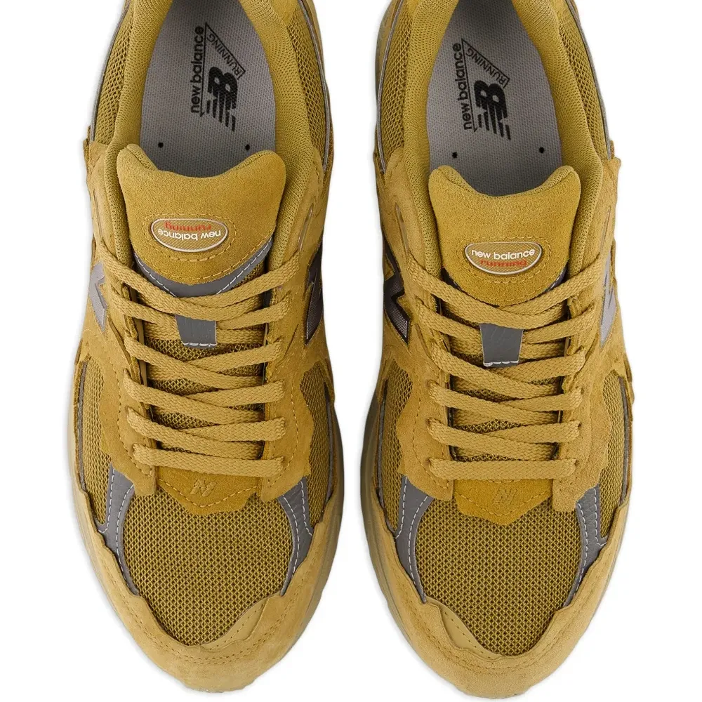 Кроссовки с логотипом N