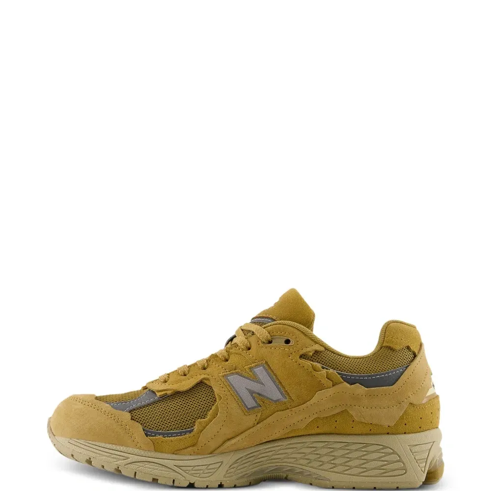 Кроссовки с логотипом N