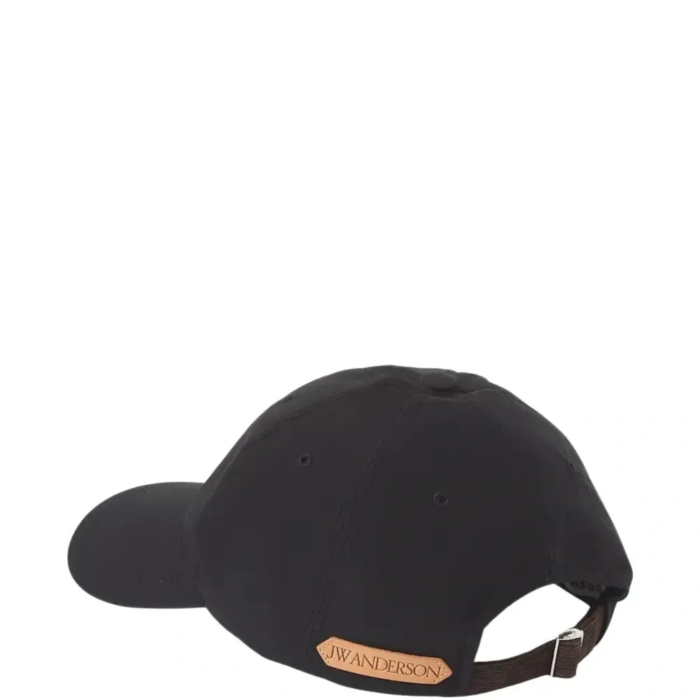 Бейсболка с нашивкой-логотипом