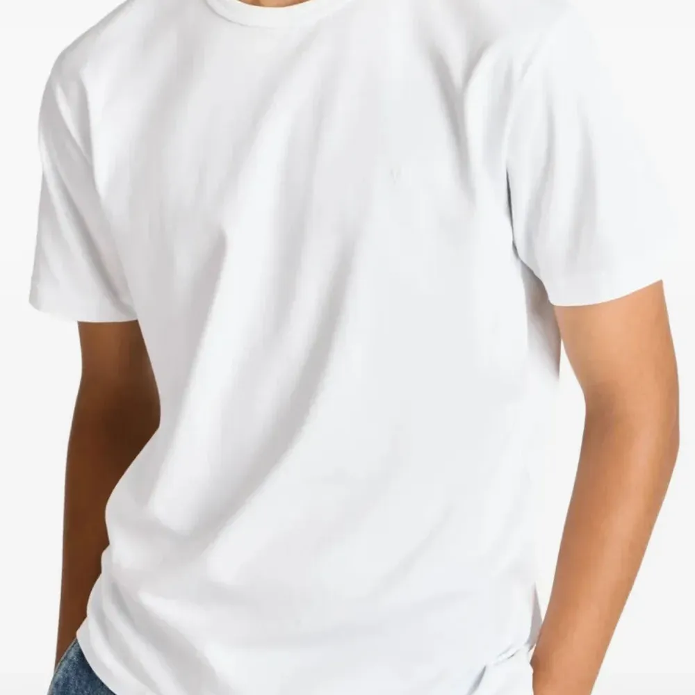 Футболка с круглым вырезом