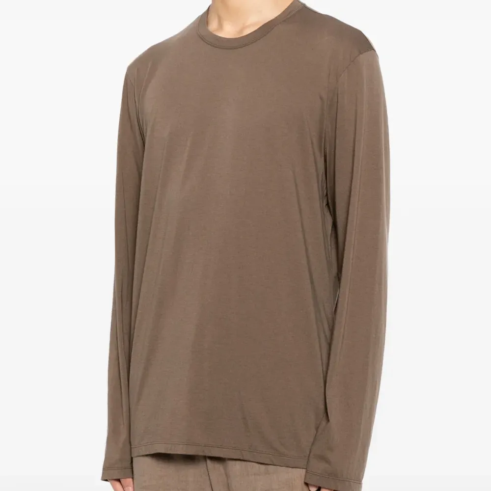 Футболка с круглым вырезом