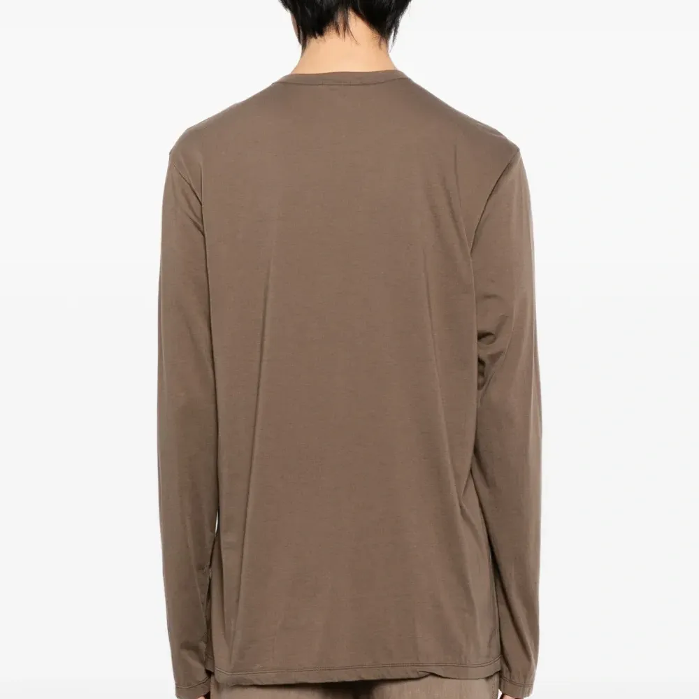 Футболка с круглым вырезом