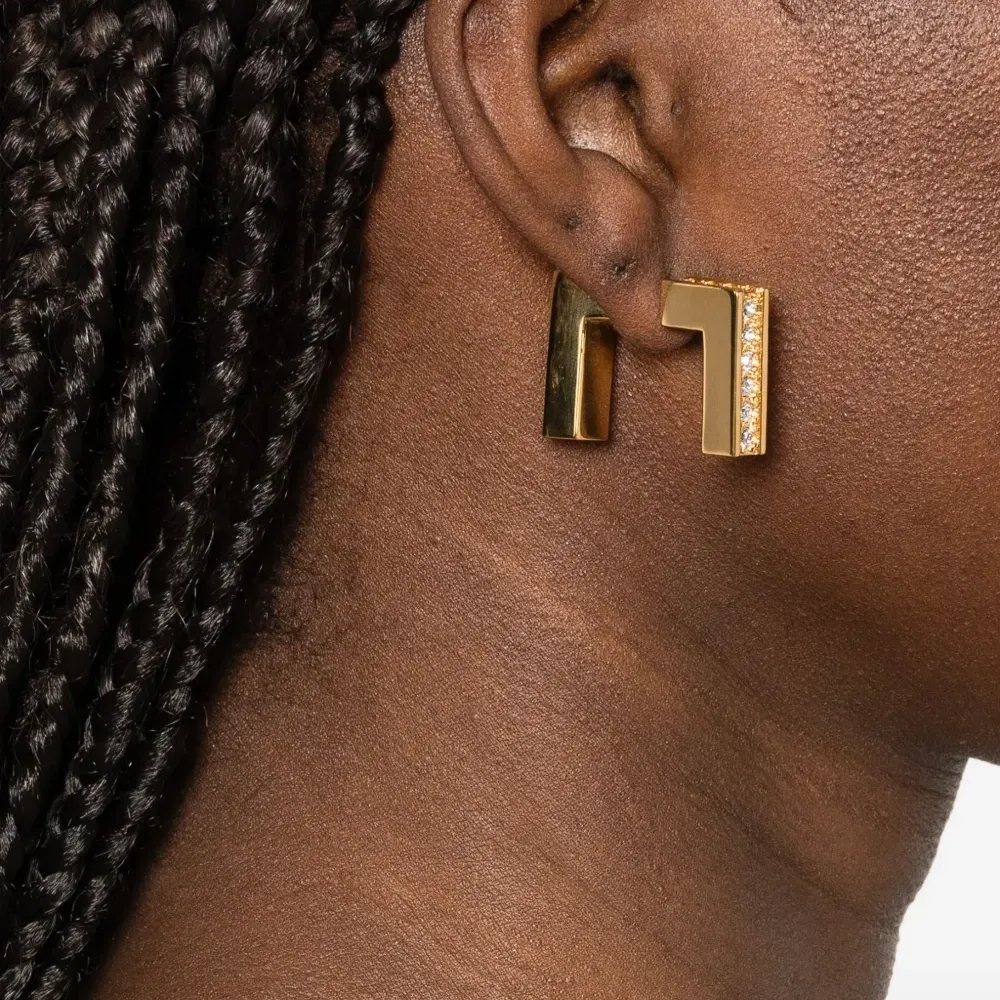 Серьги, украшенные кристаллами