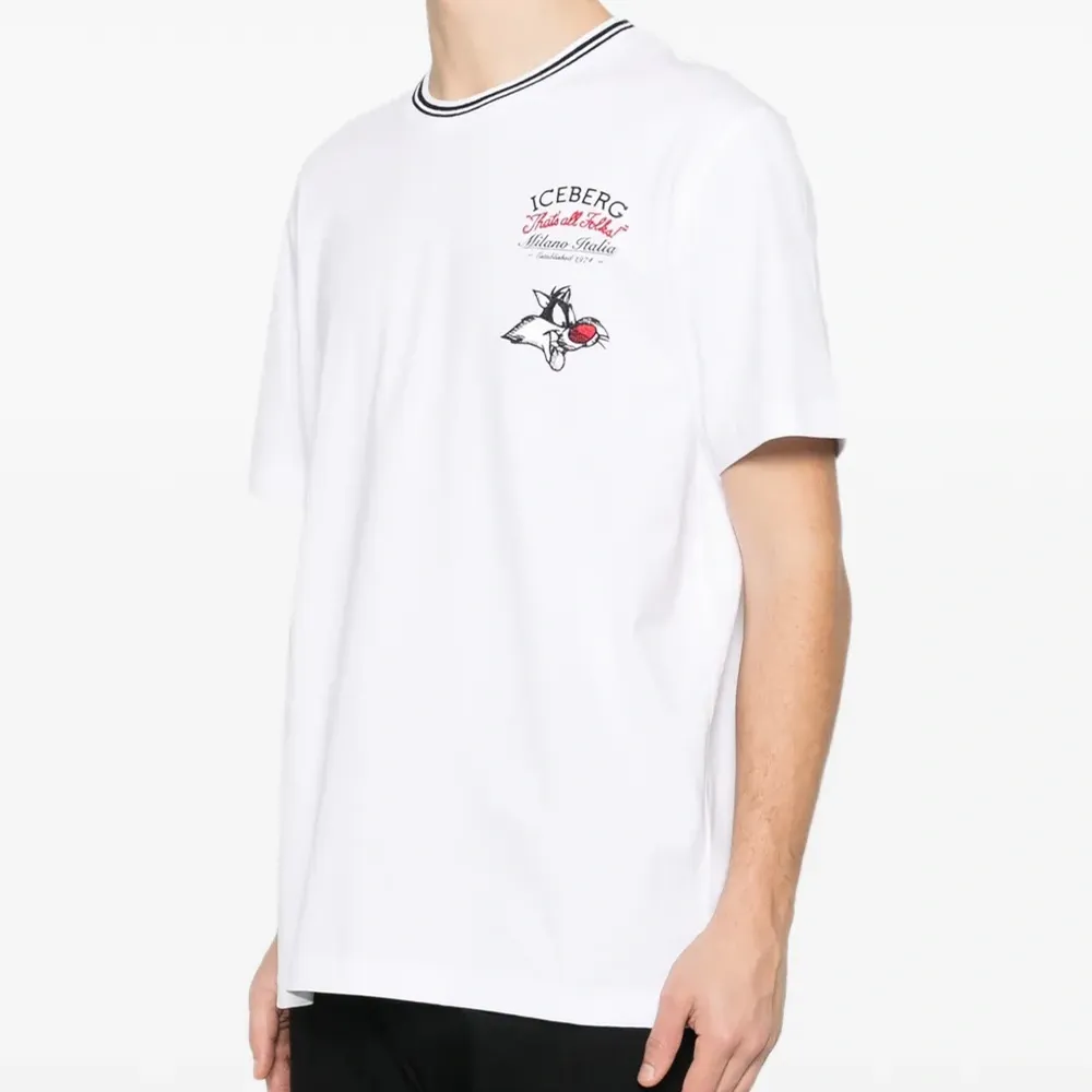 Футболка с графическим принтом и полосатой отделкой