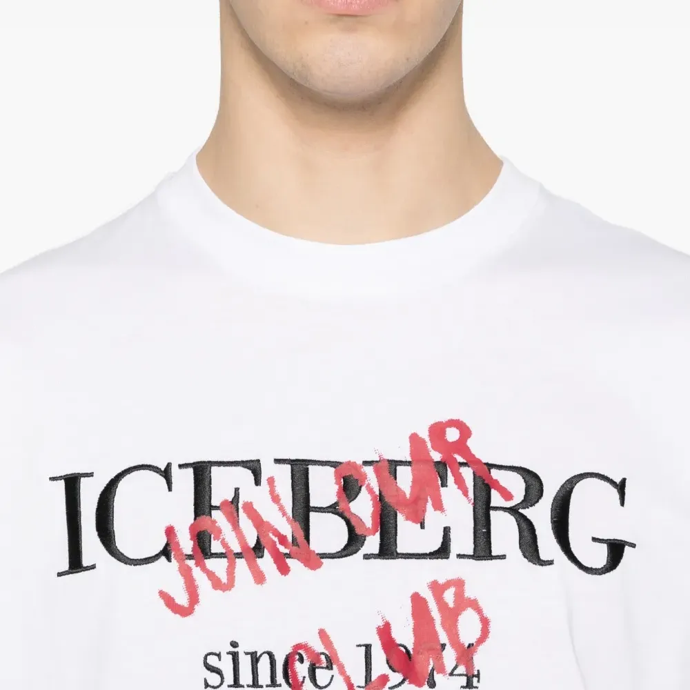 Футболка с логотипом и круглым вырезом