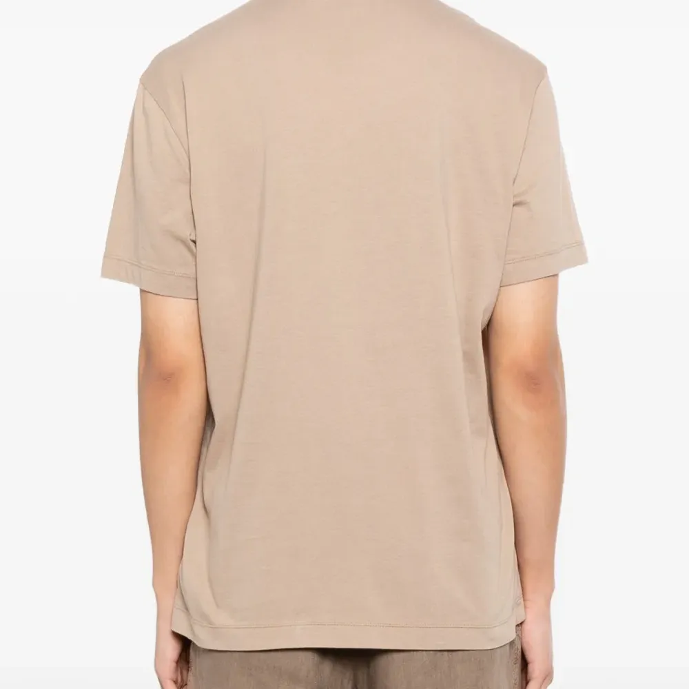 Футболка с круглым вырезом