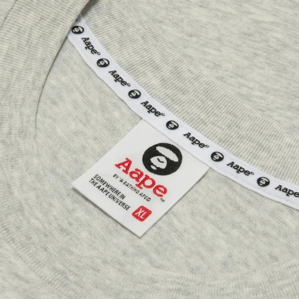 Футболка с камуфляжным логотипом