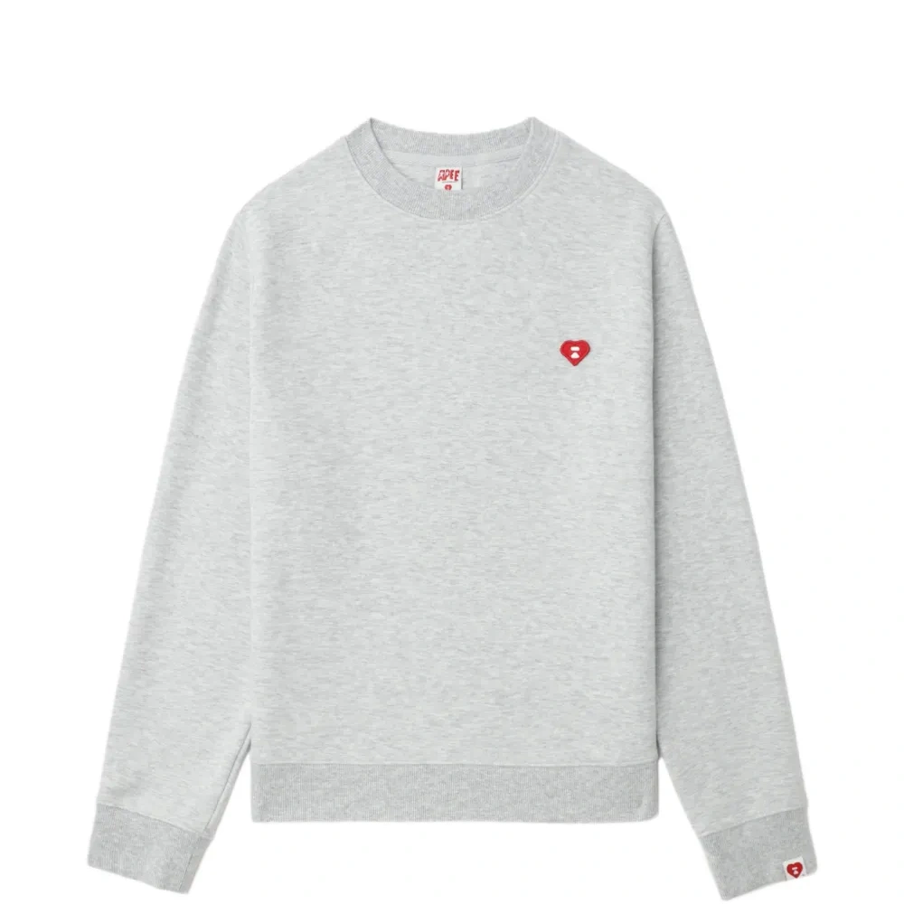 Свитер с логотипом в виде сердца
