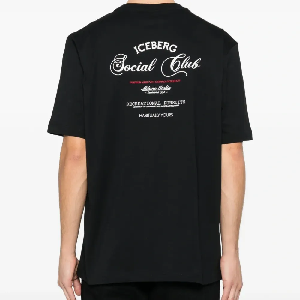 Футболка с логотипом и круглым вырезом