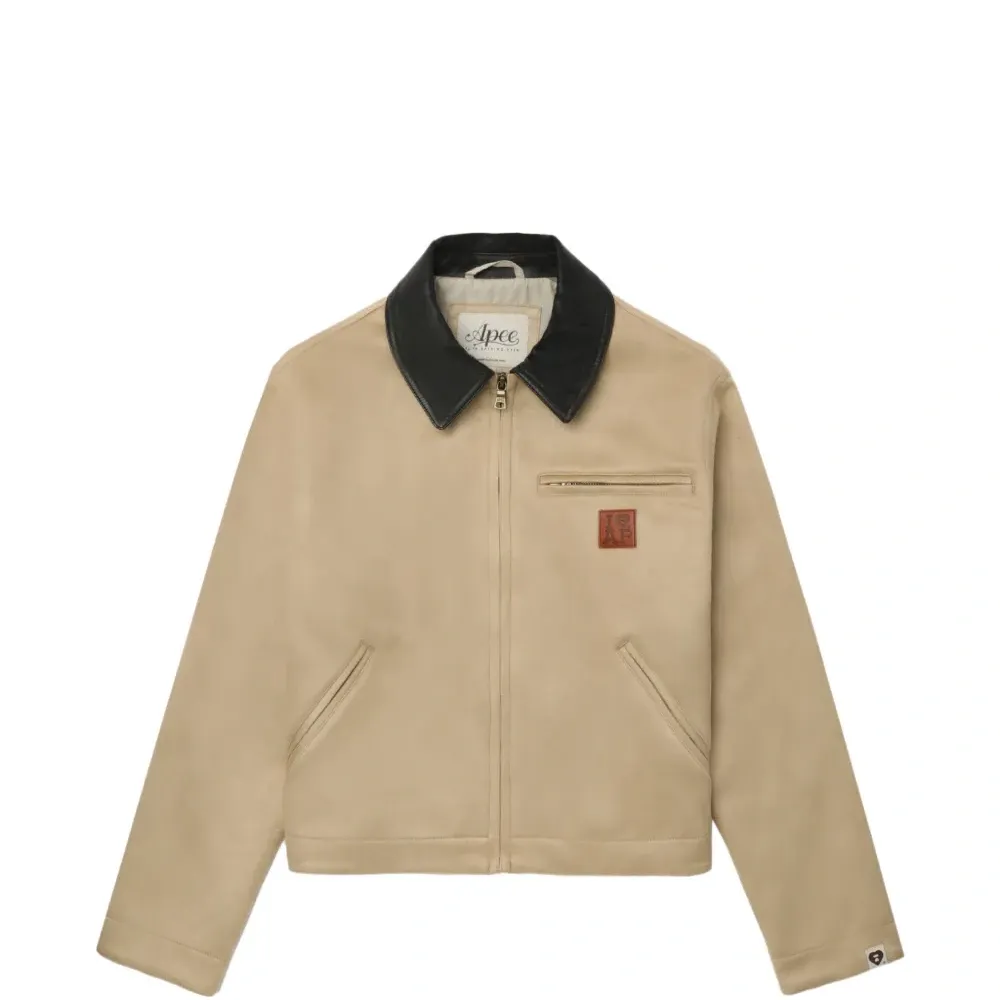 Куртка с воротником и нашивкой с логотипом