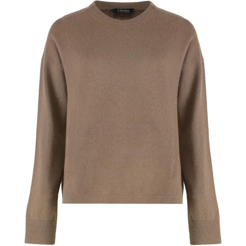 Свитер с заниженной линией плеч