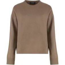 Свитер с заниженной линией плеч Свитер с заниженной линией плеч