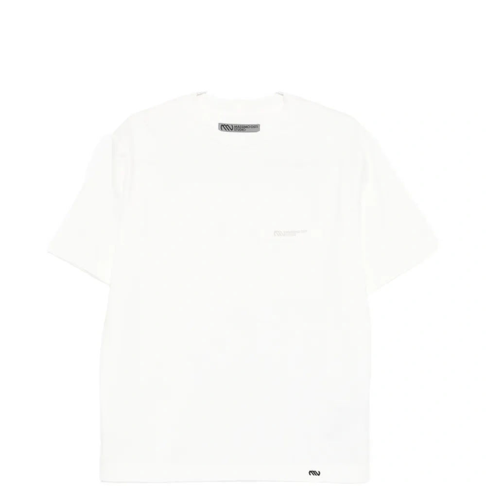 Футболка с логотипом на кармане