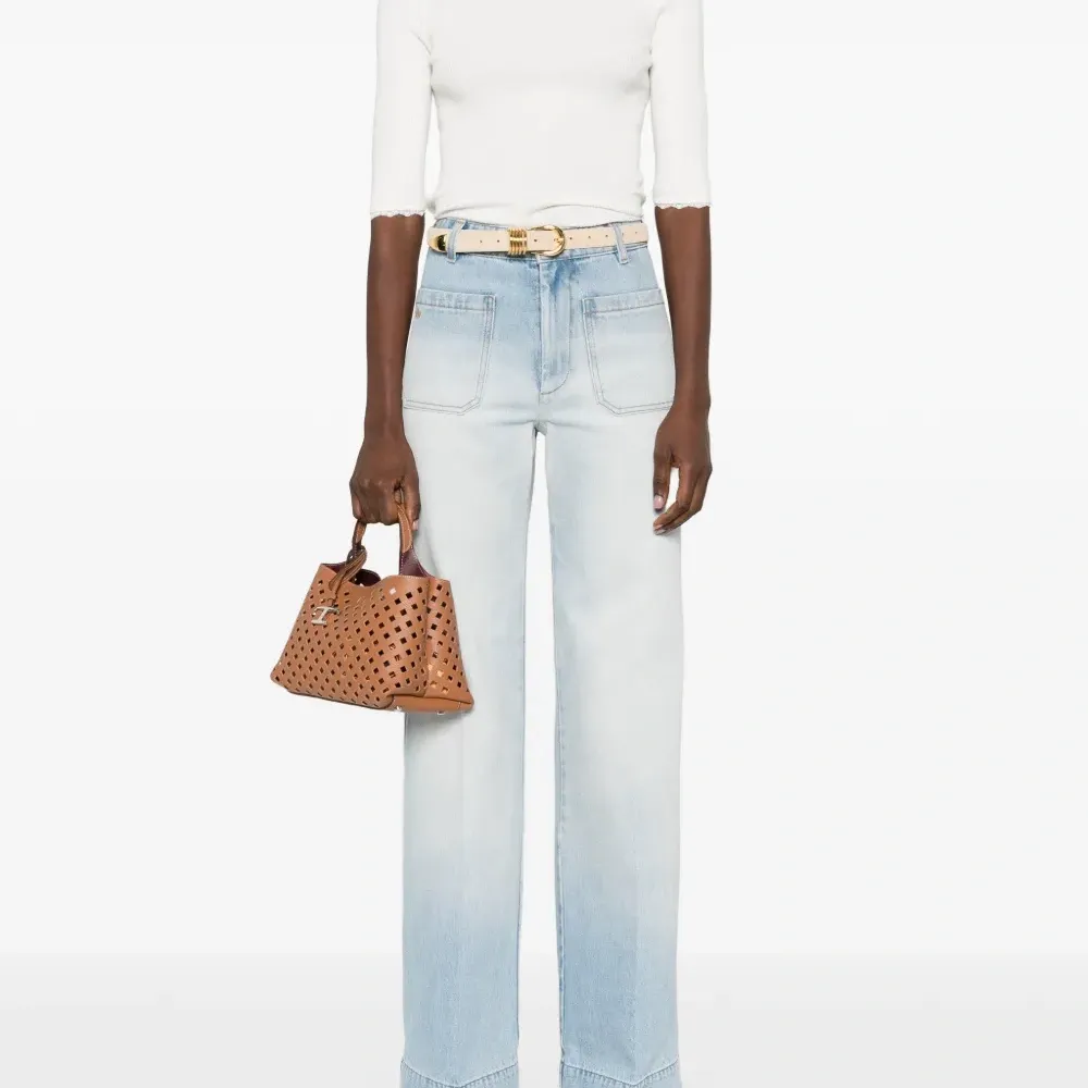 Свитер с кружевной отделкой