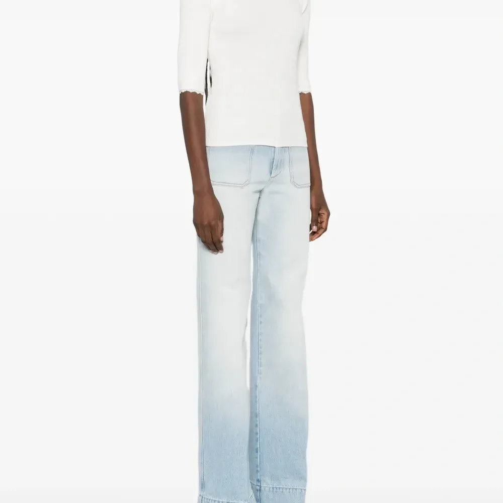 Свитер с кружевной отделкой