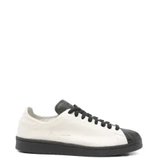 Кроссовки на шнуровке