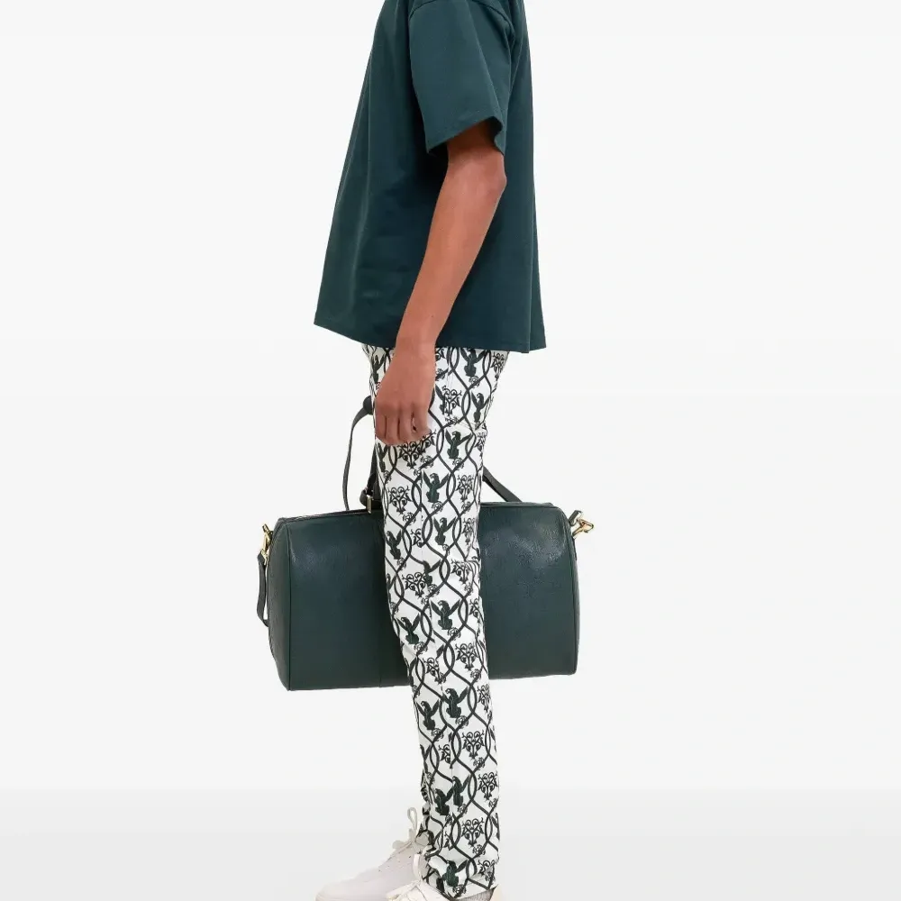 Футболка с вышитым логотипом