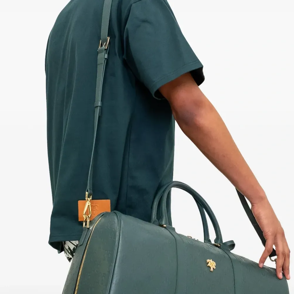 Футболка с вышитым логотипом