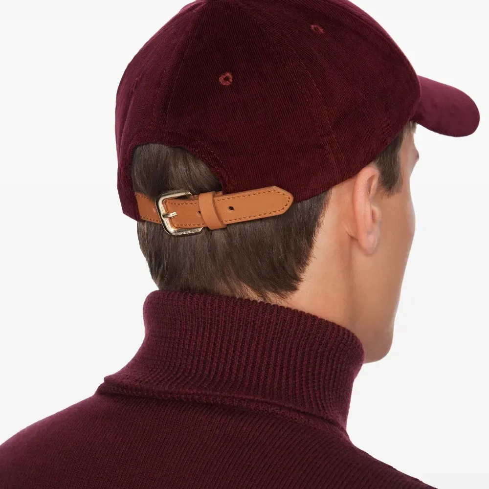 Вельветовая кепка с вышивкой