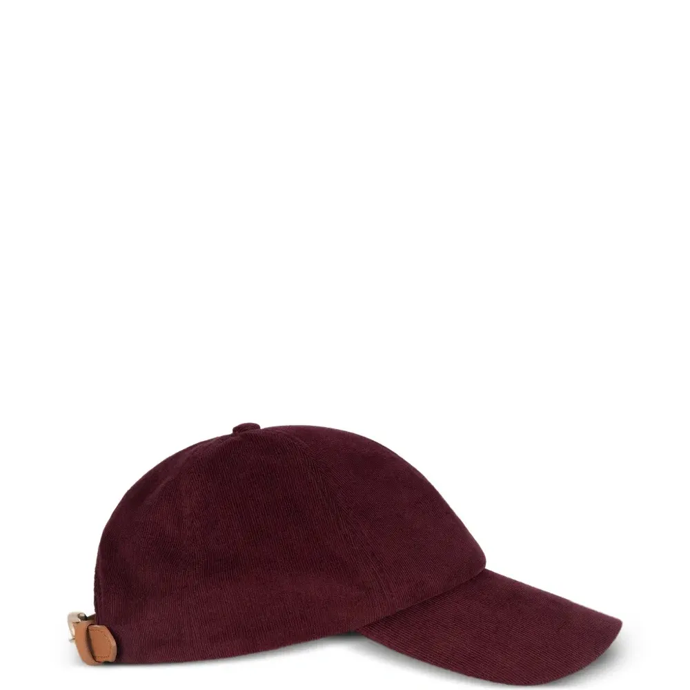 Вельветовая кепка с вышивкой