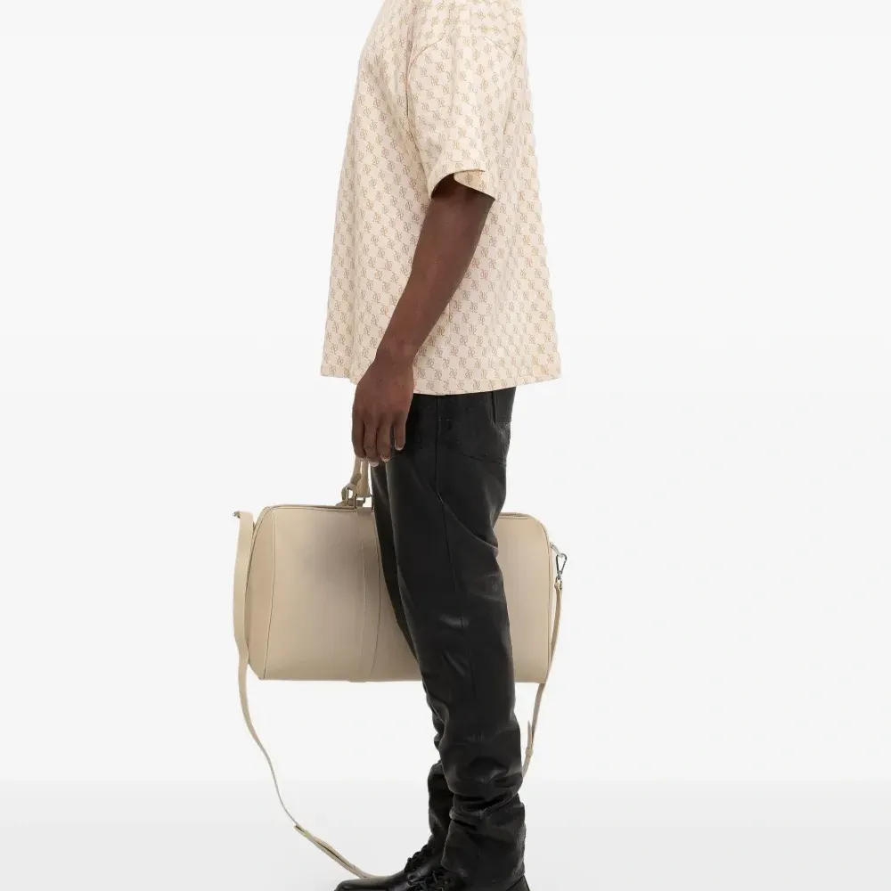 Футболка с логотипом