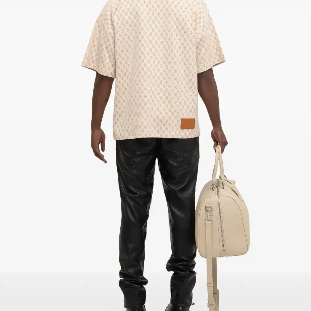 Футболка с логотипом