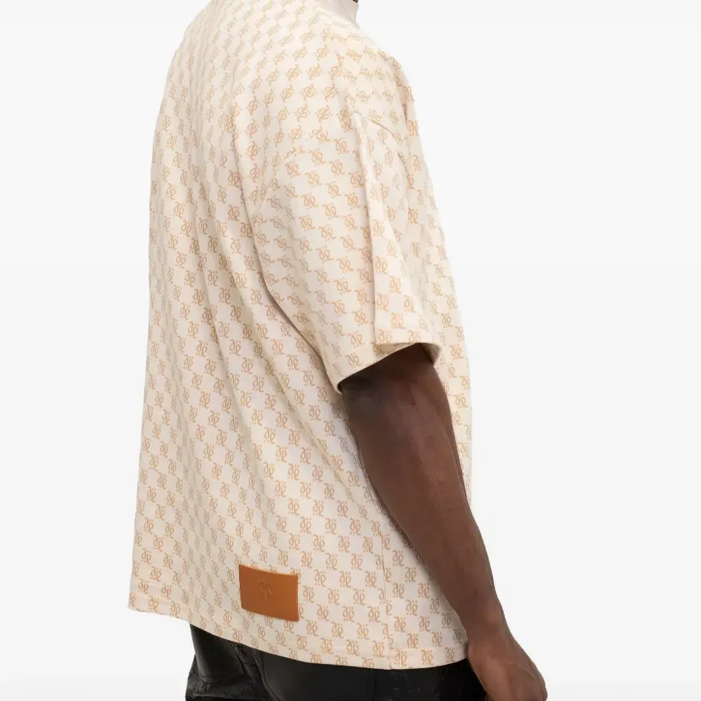 Футболка с логотипом