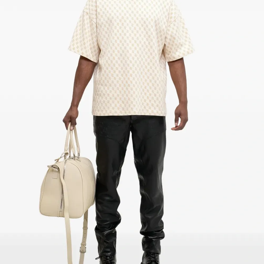 Футболка с логотипом