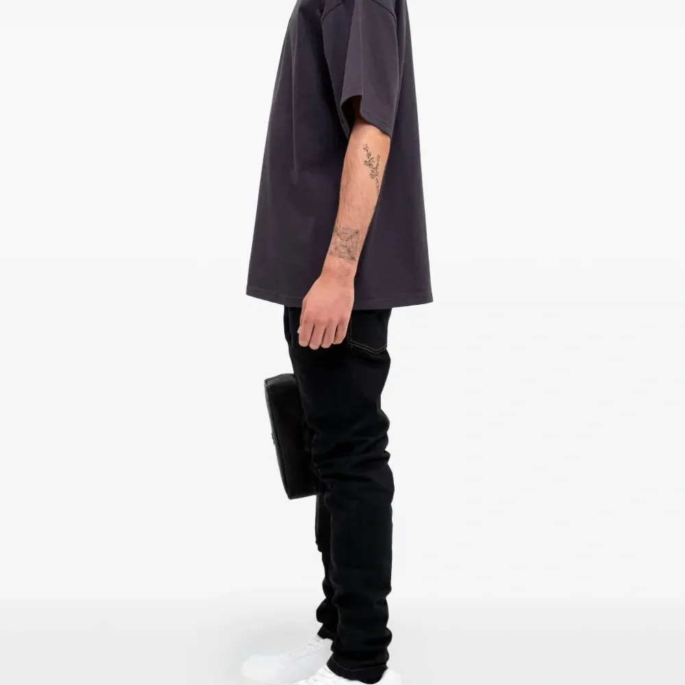 Футболка с вышитым логотипом