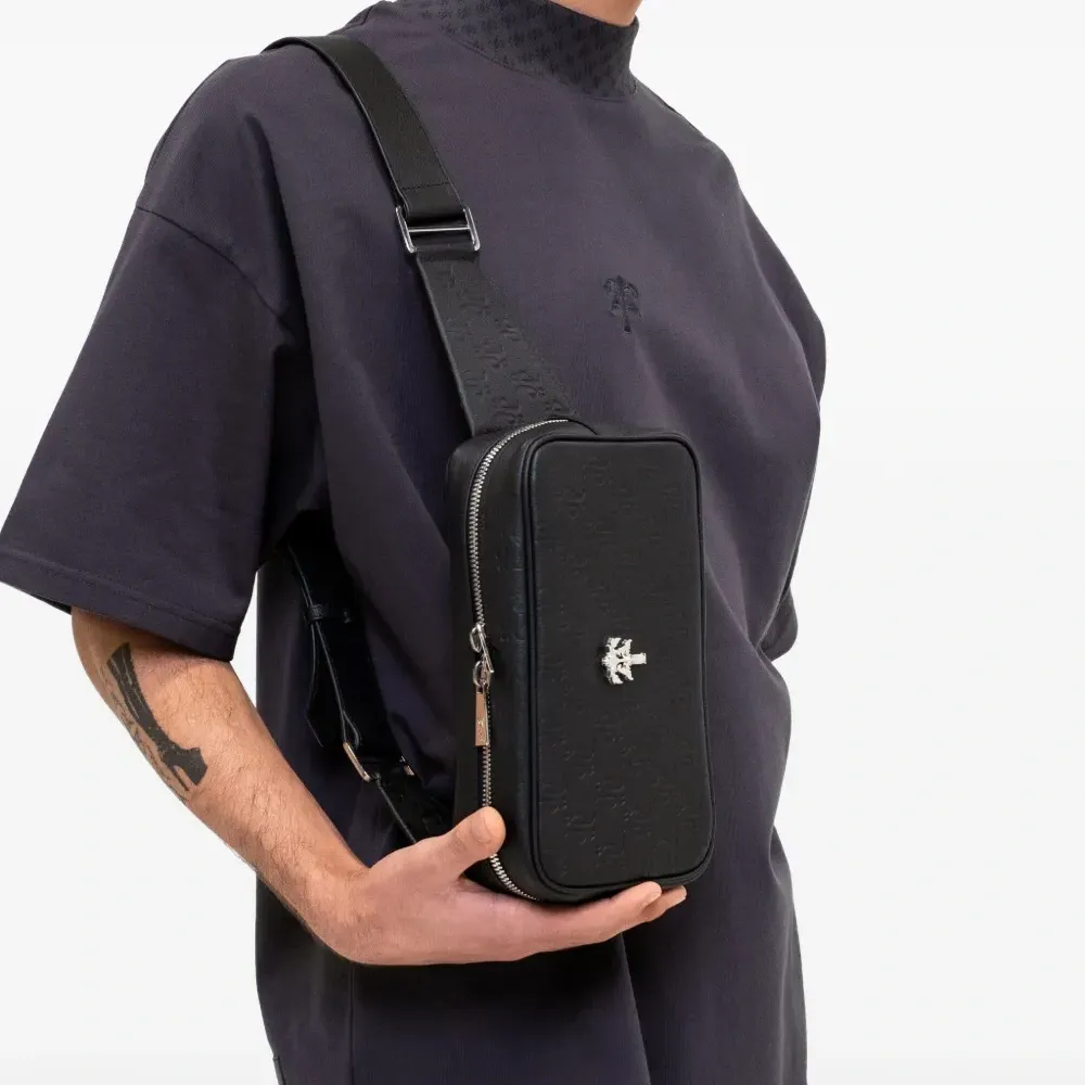 Футболка с вышитым логотипом