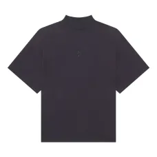 Футболка с вышитым логотипом