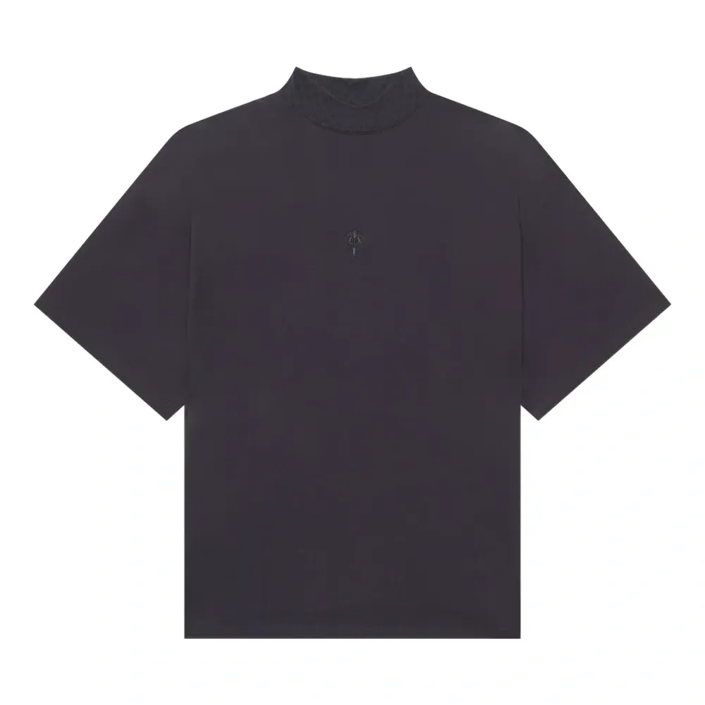 Футболка с вышитым логотипом