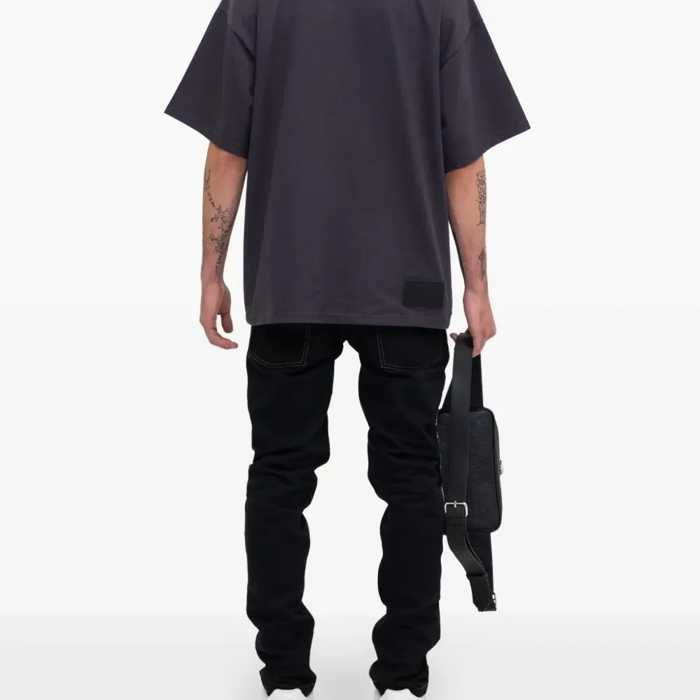 Футболка с вышитым логотипом