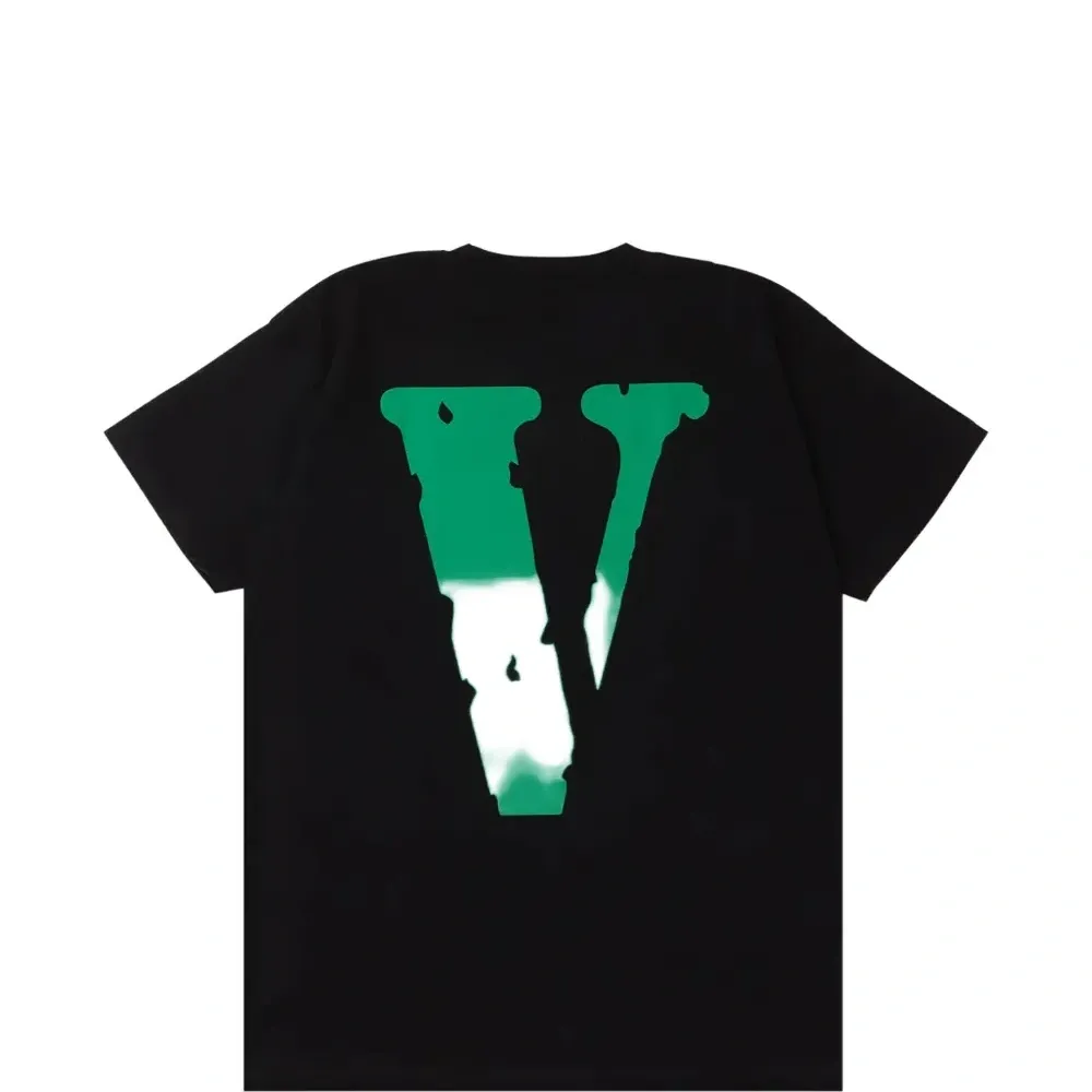 Футболка с листовым принтом