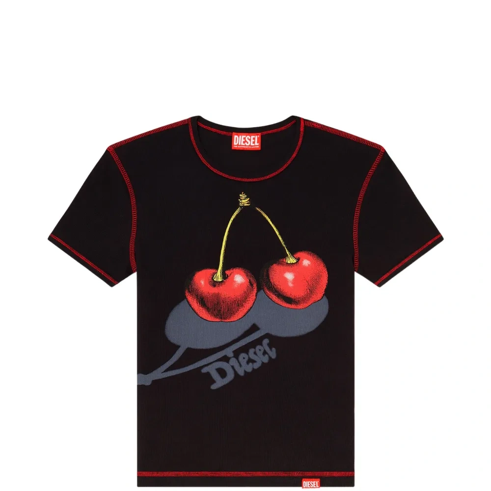 Футболка с принтом вишни Футболка с принтом вишни