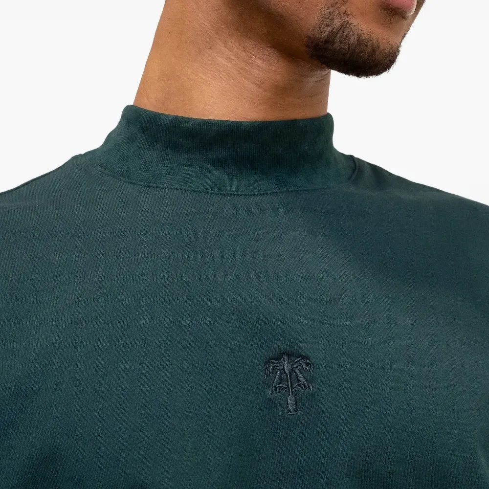 Футболка с высоким воротником