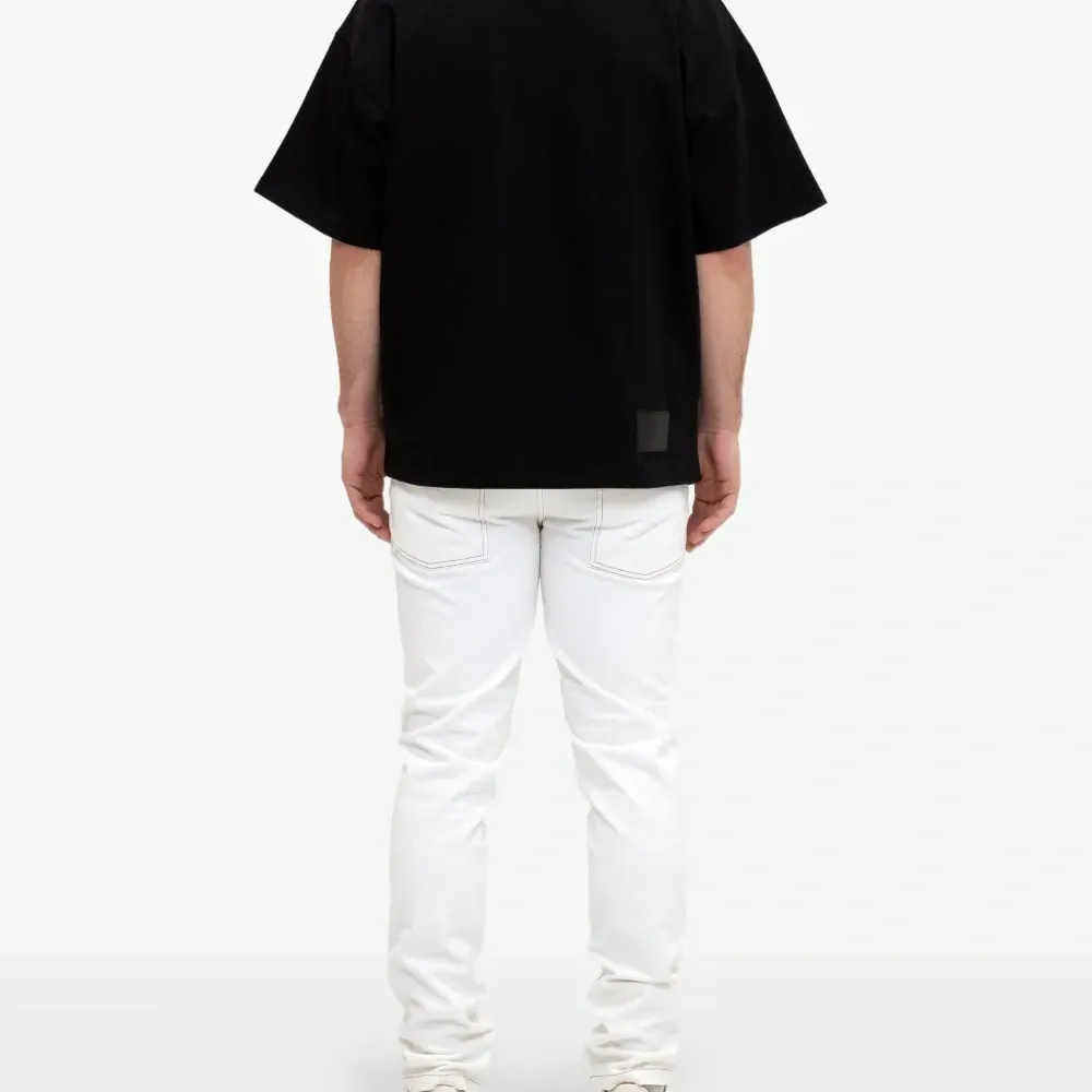 Футболка с вышитым логотипом