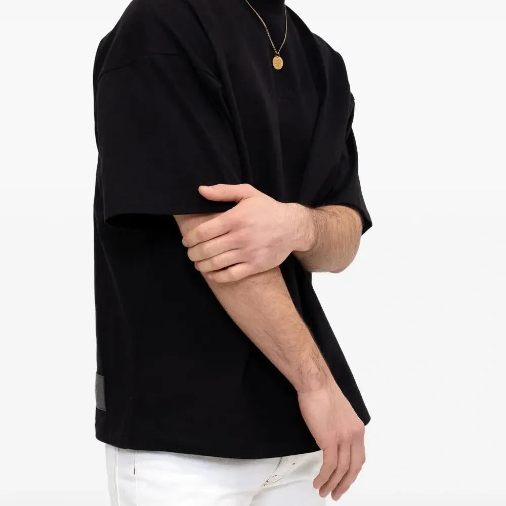 Футболка с вышитым логотипом