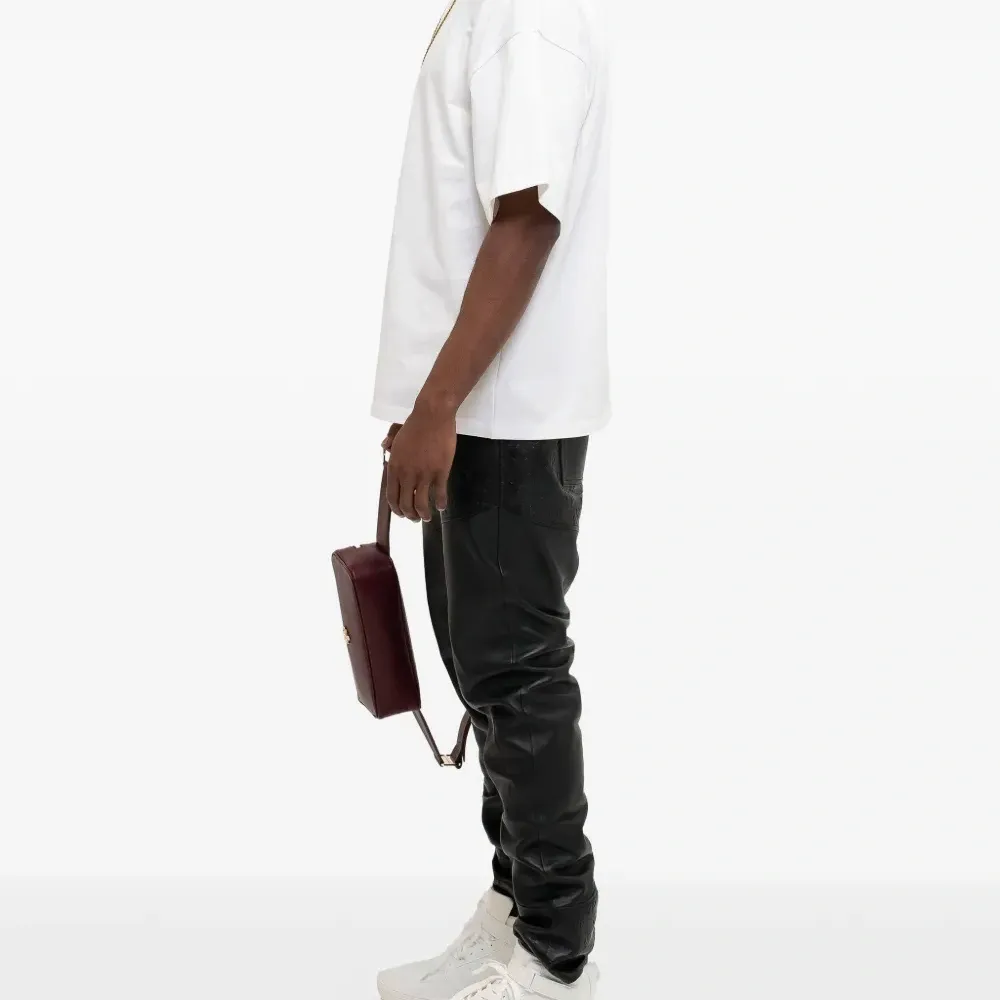 Футболка с вышитым логотипом