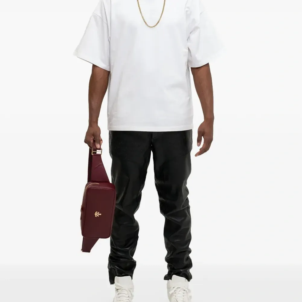 Футболка с вышитым логотипом