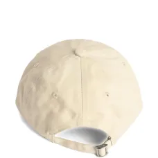 Бейсболка с вышитым текстом