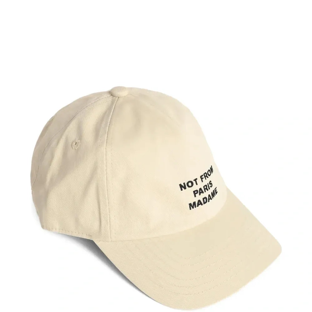 Бейсболка с вышитым текстом