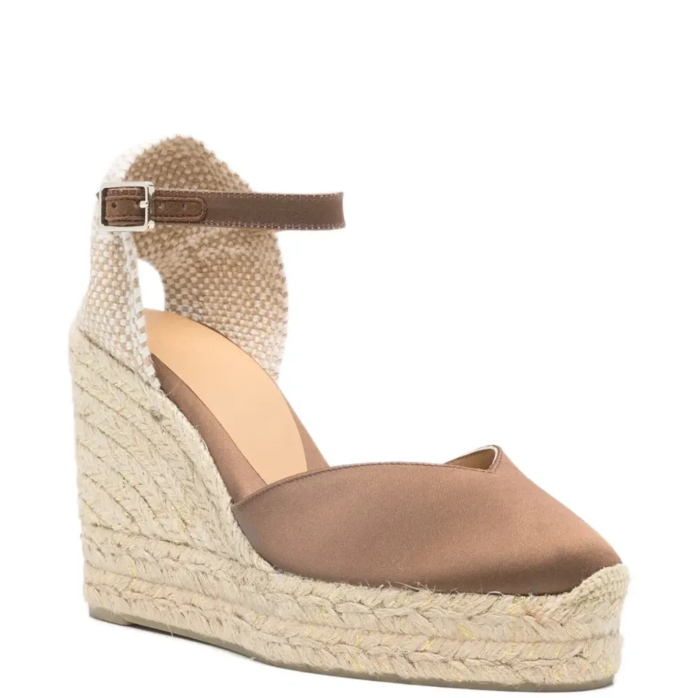 Босоножки на танкетке с ремешком на щиколотке