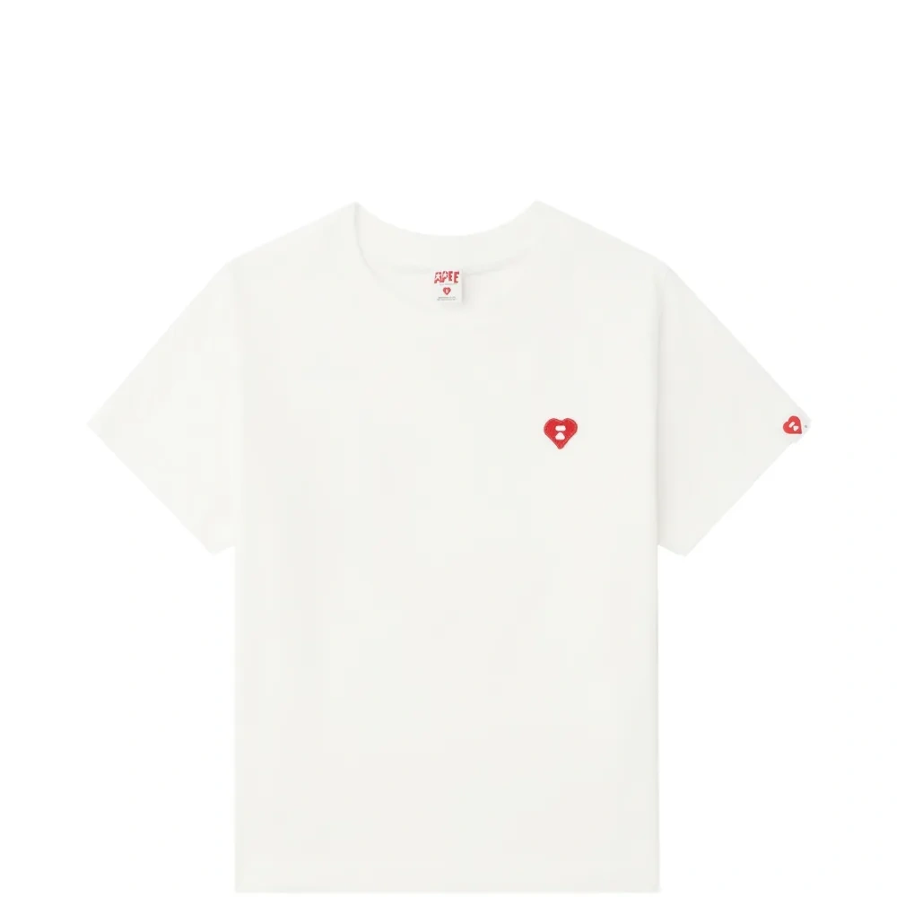 Футболка с вышитым сердцем