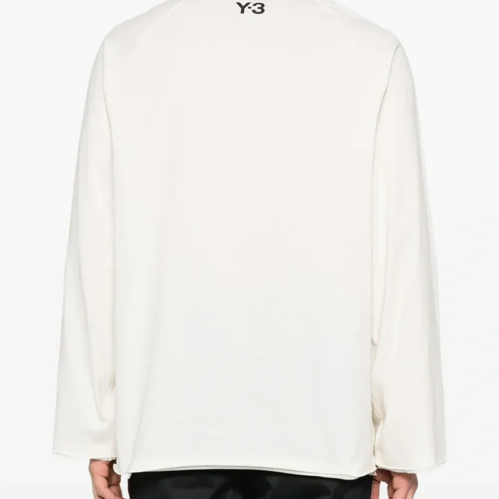 Полосатая футболка с длинными рукавами