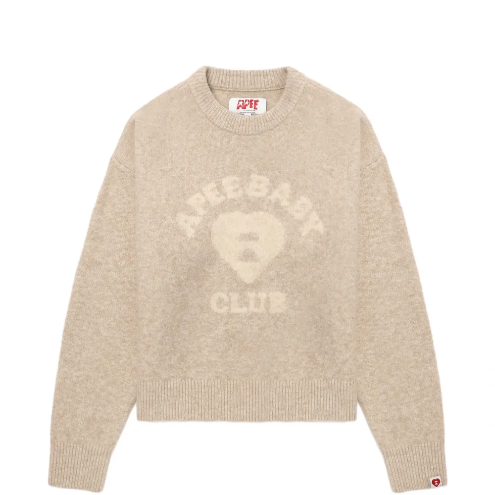 Свитер с логотипом в виде сердца