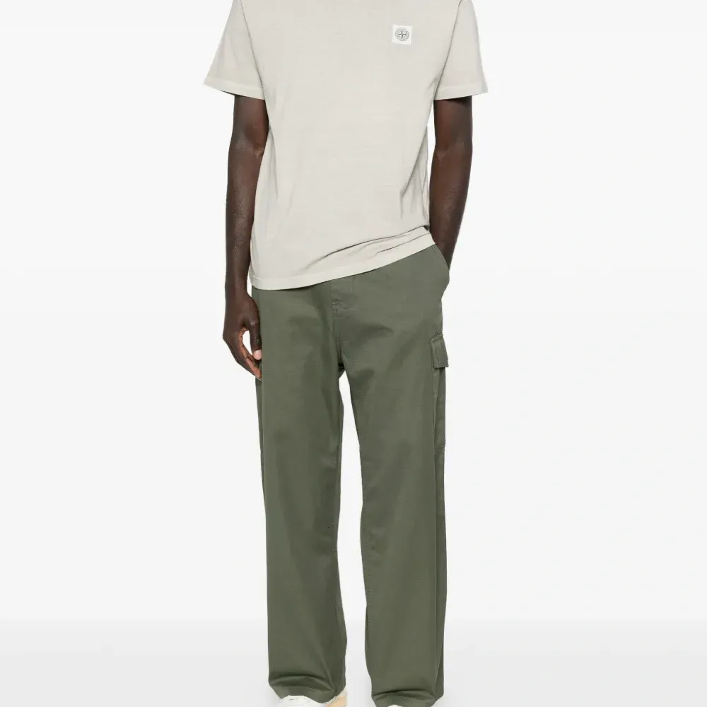 Футболка с нашивкой-логотипом