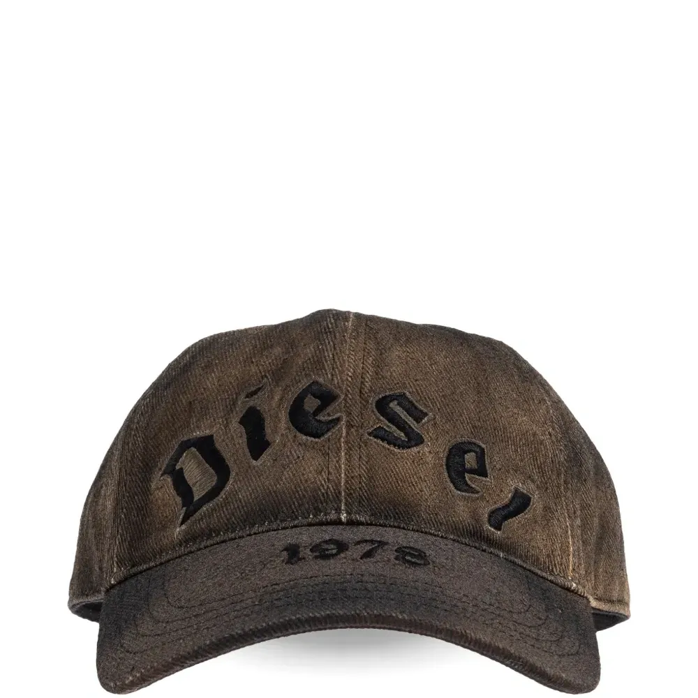 Бейсболка с вышивкой C-Selgot