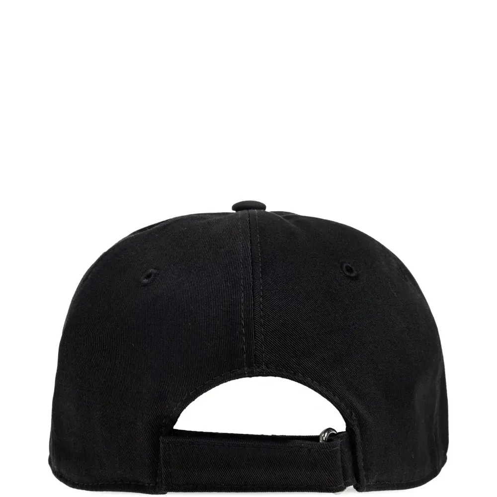 Бейсбольная кепка с вышивкой