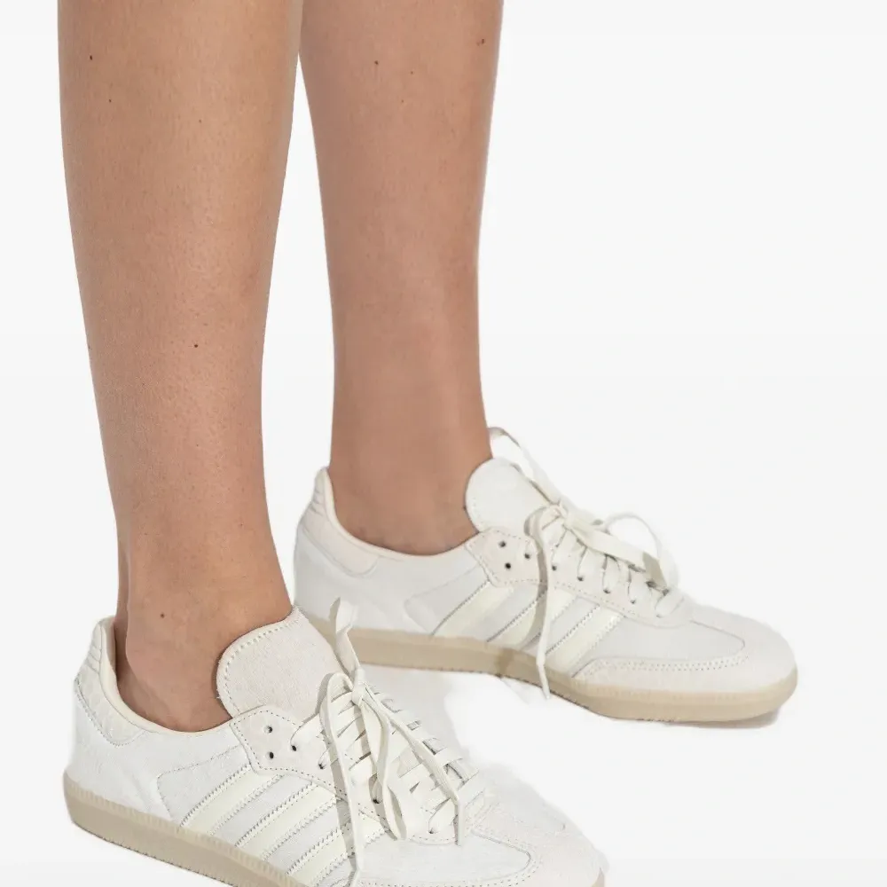 Кожаные кроссовки с полосатыми деталями